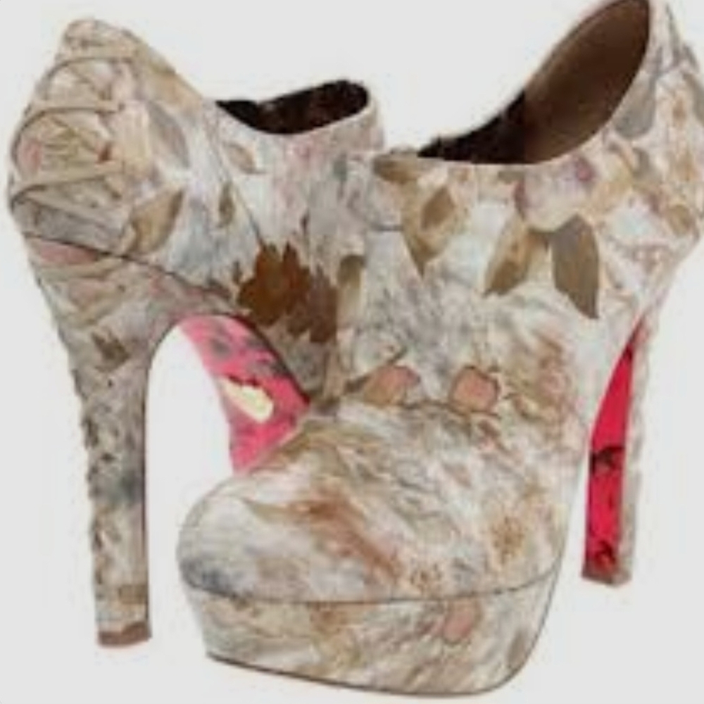 Betsey Johnson Multicolor Floral Heels Size 7 NEW (D1)